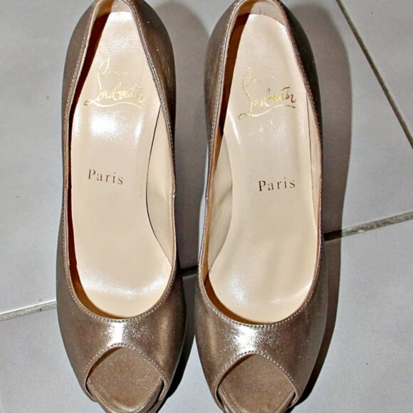 CHRISTIAN LOUBOUTIN Platinum Palais Royal Peep Toe Leather Pumps US 6/IT 36 $945 - Picture 9 of 12